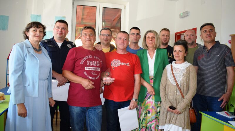 Deo dobitnika priznanja (1)