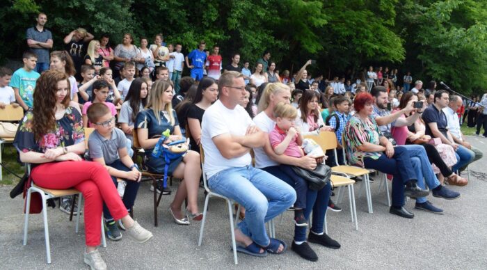 Родитељи и грађани пратили су програм