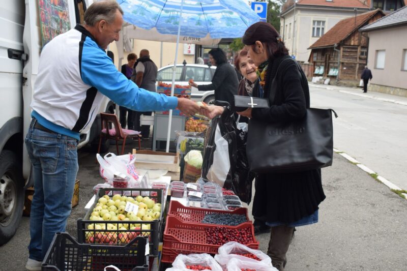Мишо Станић на бајинобаштанској пијаци