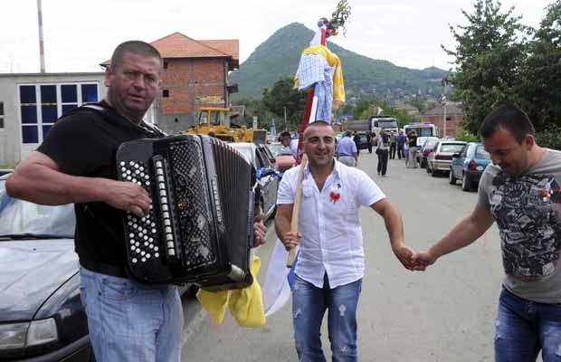 Данас ретка слика у српским селима - свадбена весеља