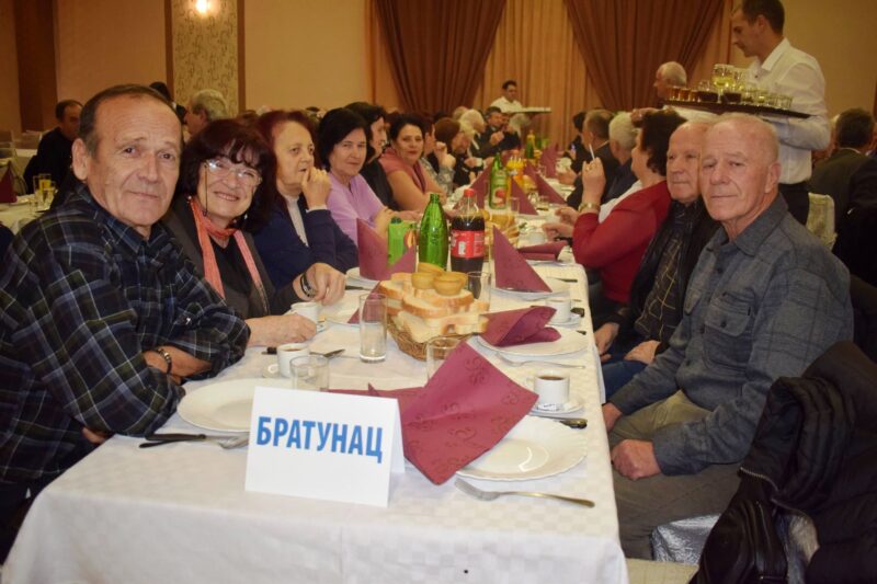 Пензионери из Братунца