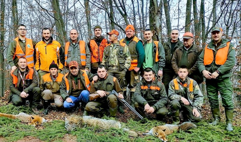 ЛОВЦИ СА ОДСТРЕЉЕНИМ ПРЕДАТОРИМА
